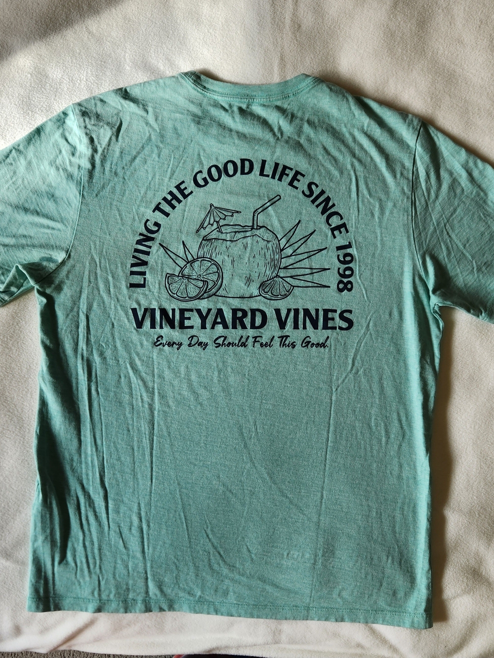 Vineyard Vines Short Sleeve T Shirt Coconut Graphic Size M Preowned Great Cond
